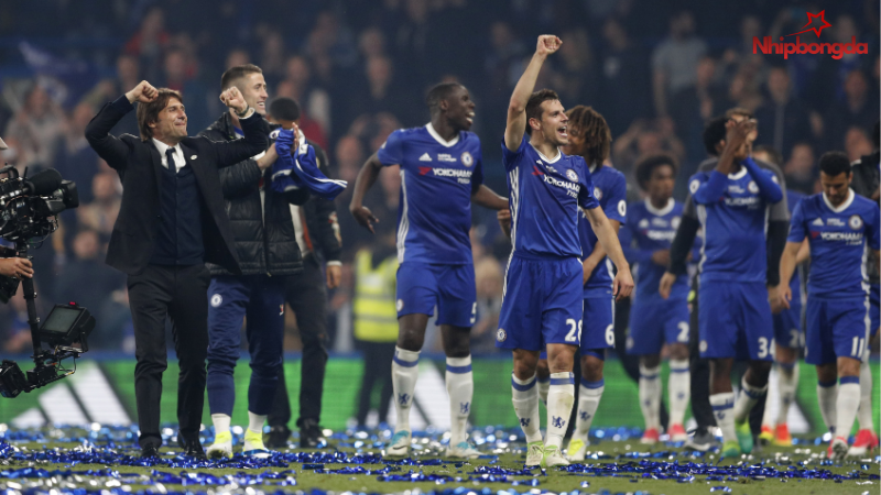 Chelsea đã vô địch Ngoại hạng Anh với sơ đồ 3-4-3