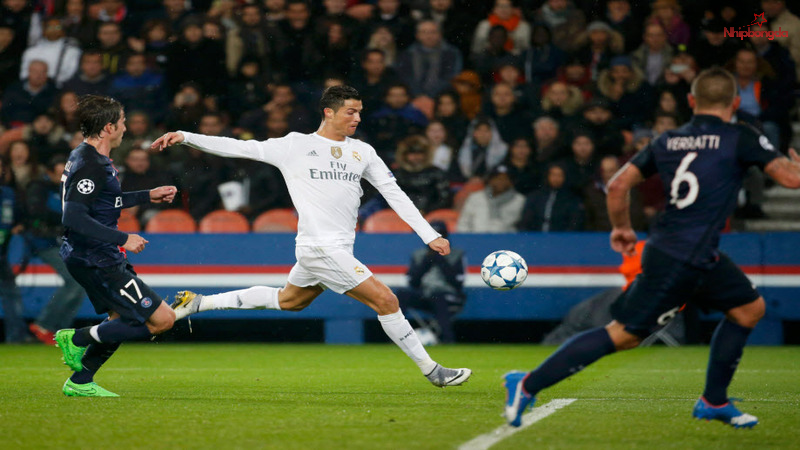 Cristiano Ronaldo là chuyên gia của các pha bóng lắc lư