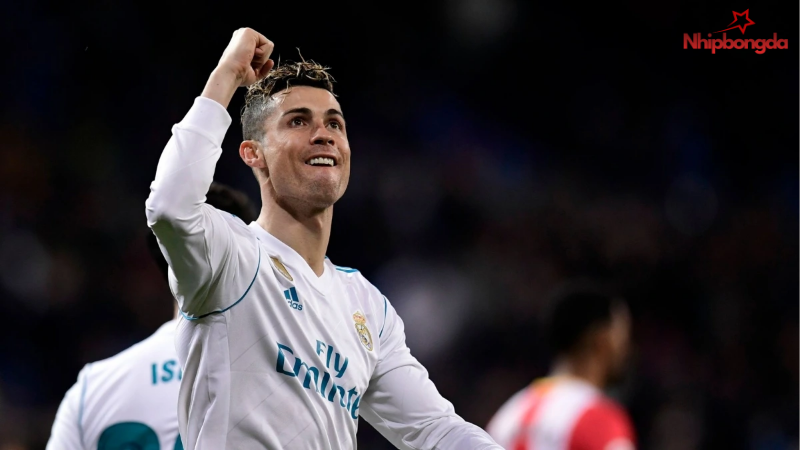 Hàng tiền đạo - Cristiano Ronaldo đảm nhận