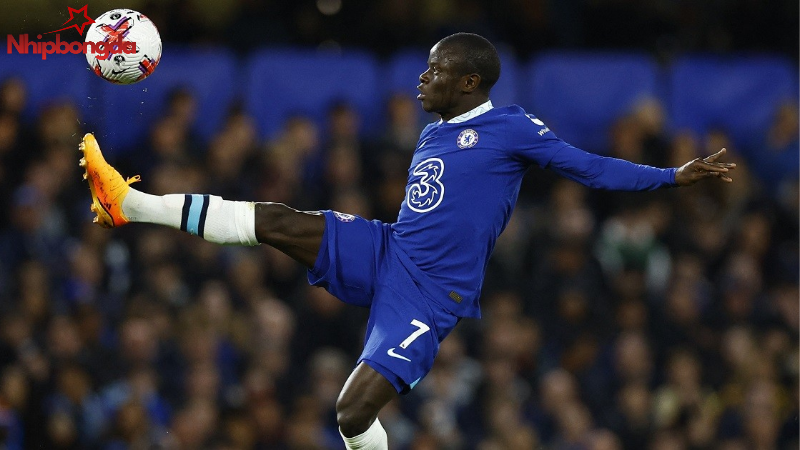 Tiền vệ phải đa năng và có khả năng tư duy tốt