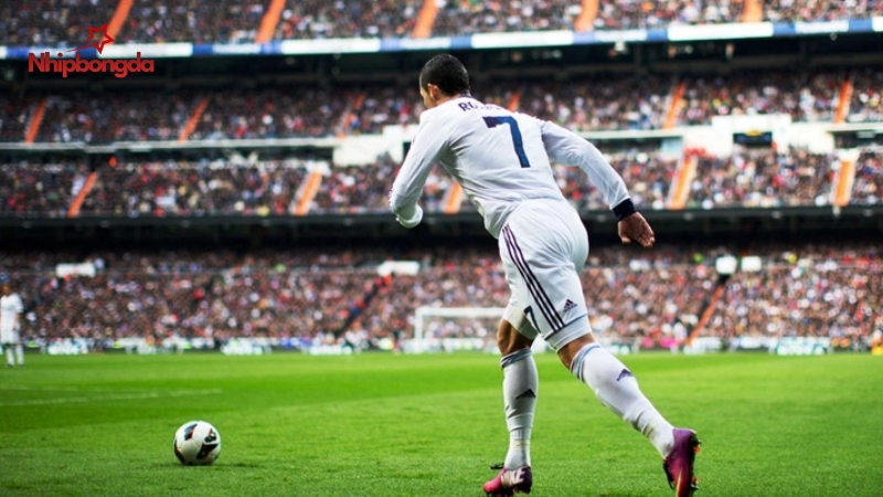 Lấy đà và chạy đà đúng giúp bóng bổng, tạo lực chuẩn xác