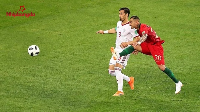 Hướng dẫn thực hiện sút Trivela đúng, chuẩn kỹ thuật 