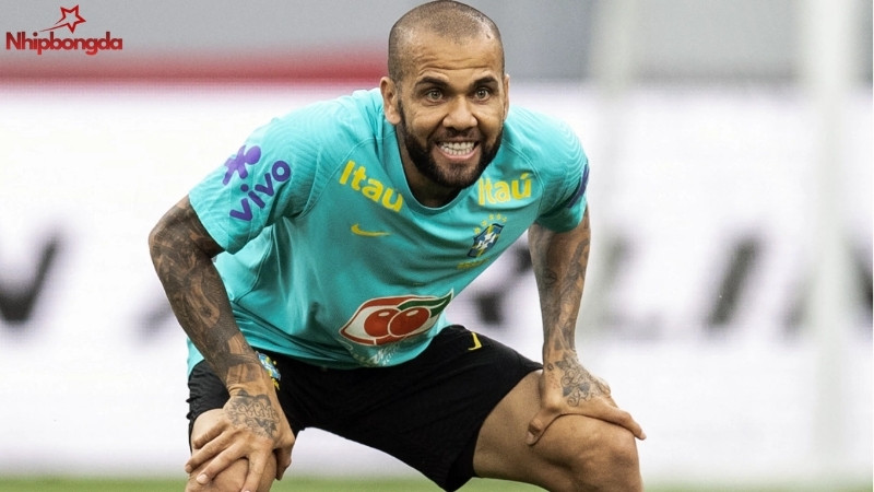 Dani Alves là hình mẫu cho một hậu vệ thiên về tấn công