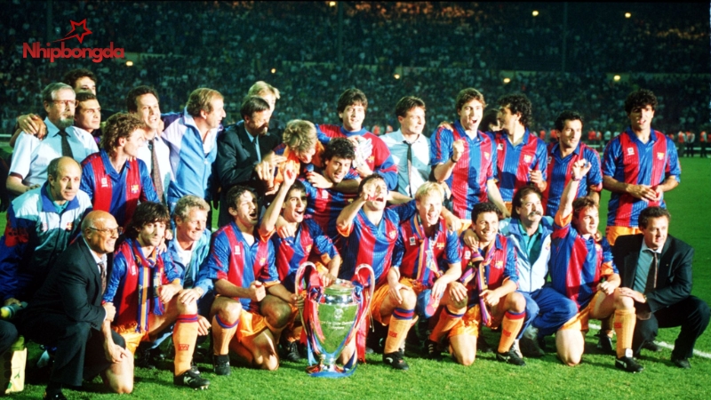 Đội hình 3-5-2 quy tụ những huyền thoại hoàng kim của CLB Barcelona