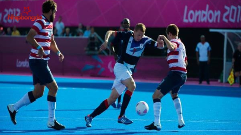 LM ở đội chơi phản công nhanh cần có tốc độ phản xạ tốt