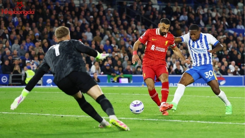 LW được xem như mũi khoan trên hàng công của một CLB