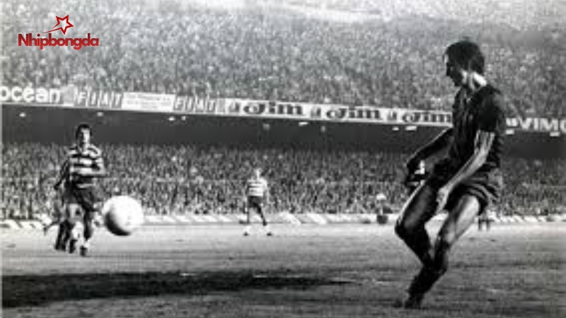 Sơ đồ 3-4-3 của Cruyff mang tính chủ động nhiều hơn 