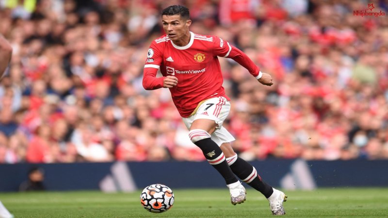 Tiền đạo cánh Cristiano Ronaldo